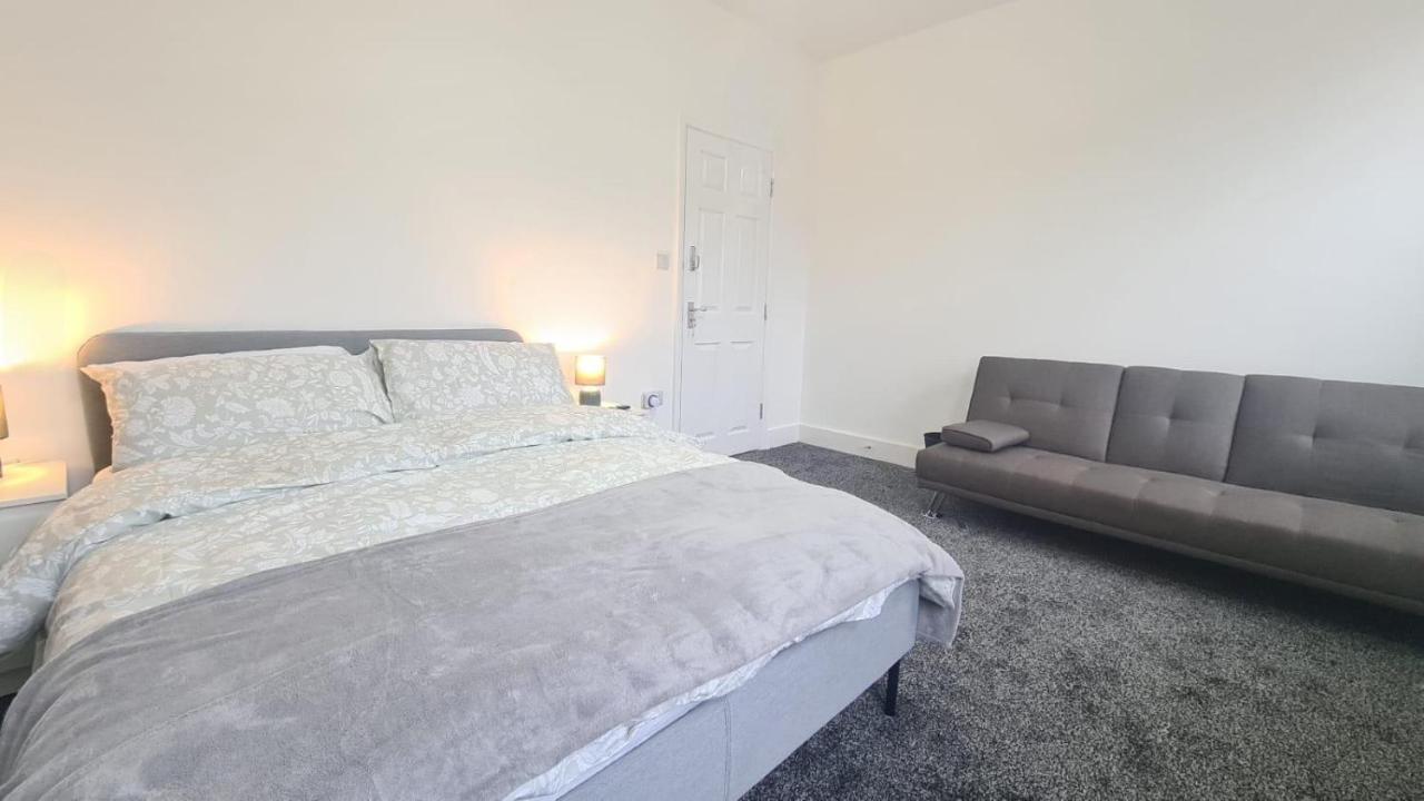 Spacious Private Room In Manor Park 런던 외부 사진